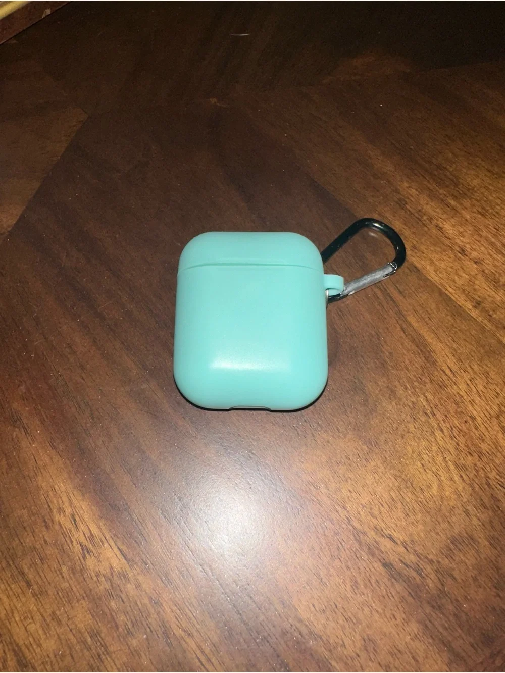 EUC Apple White Wireless Earbuds Shown In-Ear